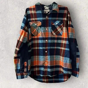 Free Assembly Men's long sleeve flannel size Large, pockets and elbow patches